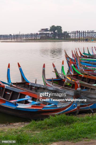 local tourist boat front of u bein bridge - bein stockfoto's en -beelden