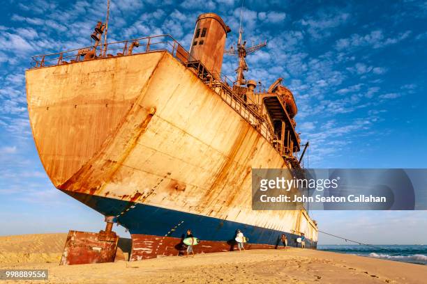 mauritania, shipwreck in the atlantic ocean - seaton stockfoto's en -beelden