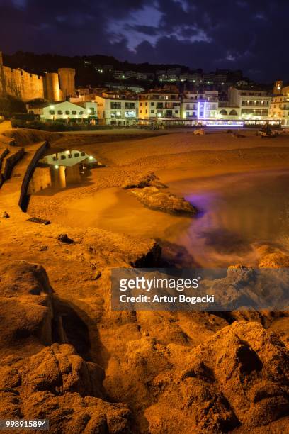 tossa de mar seaside town at night in spain - vista do mar foto e immagini stock