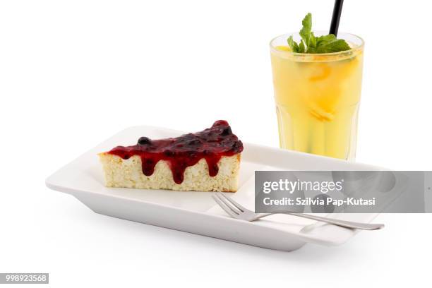cheese cake raspberry sauce - raspberry sauce stock pictures, royalty-free photos & images