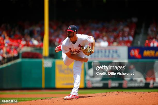 John Grant of the St. Louis Cardinals delivers a pitch against the Atlanta Braves at Busch Stadium on July 1, 2018 in St. Louis, Missouri.