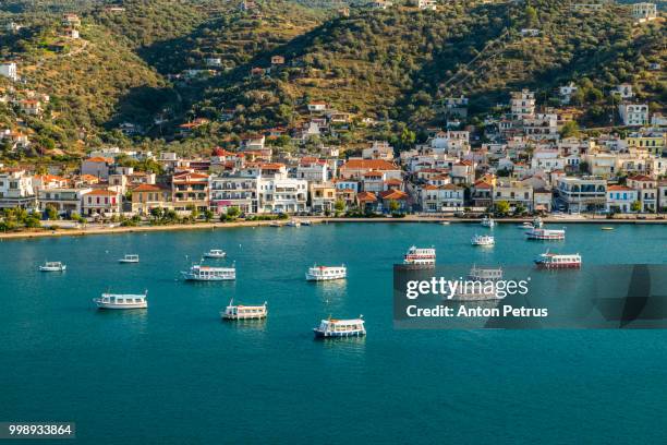 yachts near the island of poros, greece - anton petrus fotografías e imágenes de stock