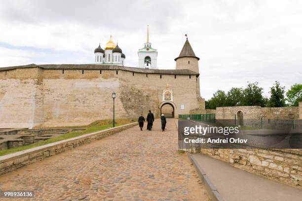 kremlin in the city of pskov. - pskov stock pictures, royalty-free photos & images