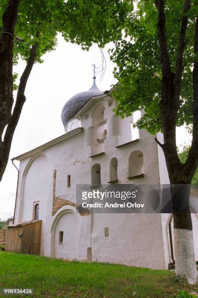 spaso-preobrazhensky monastery mirozhsky in pskov - pskov stock pictures, royalty-free photos & images
