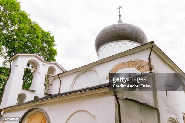 spaso-preobrazhensky monastery mirozhsky in pskov - pskov stock pictures, royalty-free photos & images