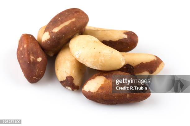 brazil nuts on white background close up - organic compound - fotografias e filmes do acervo