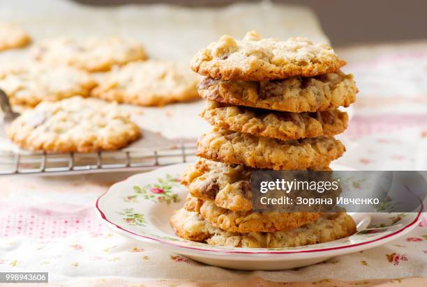 crispy oatmeal chocolate chip cookies.style rustic - flapjack stock pictures, royalty-free photos & images