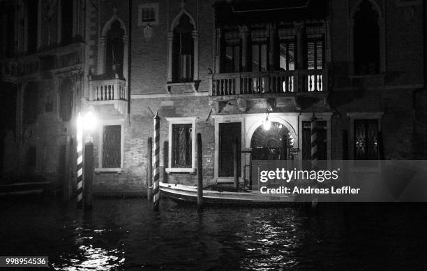 venezia noir - venice by night - noir stock pictures, royalty-free photos & images