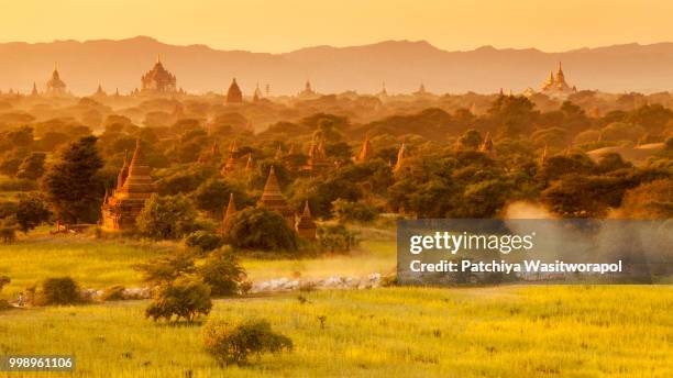 land of a thousand pagodas in bagan, myanmar#4 - 4 thousand imagens e fotografias de stock