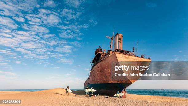 mauritania, shipwreck in the atlantic ocean - seaton stockfoto's en -beelden