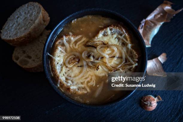 onion soup - susanne ludwig stock pictures, royalty-free photos & images