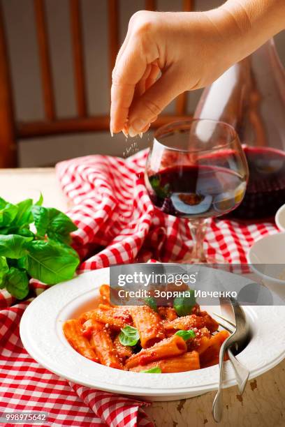 pasta pappa al pomodoro.style rustic - pasta al pomodoro foto e immagini stock