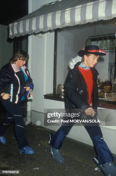 Joey Bowie, fils de David Bowie, aux sports d'hiver à Gstaad le 1 janvier 1986, Suisse.