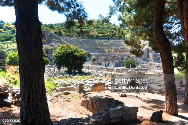 efeso fue una antigua ciudad griega y más tarde una importante ciudad romana - lo celso fotografías e imágenes de stock