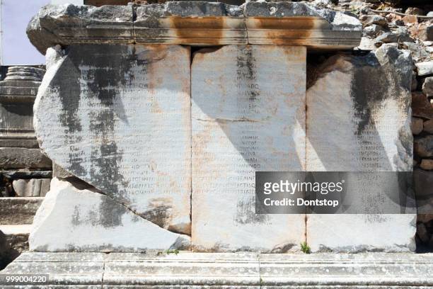 ruinas de ephesus de la antigua ciudad - lo celso fotografías e imágenes de stock