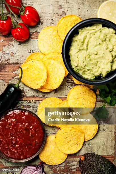 mexican nachos chips with homemade fresh guacomole sauce and sal - sal stock pictures, royalty-free photos & images