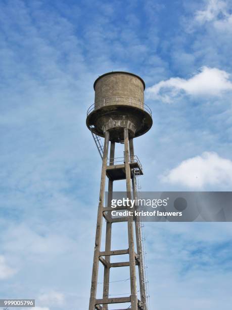 old industrial water-tower - water tower storage tank - fotografias e filmes do acervo