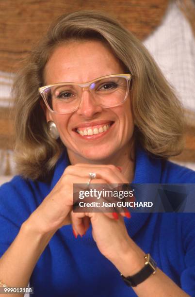 Portrait de Michèle Alliot-Marie chez elle le 2 novembre 1986 à Biarritz, France.