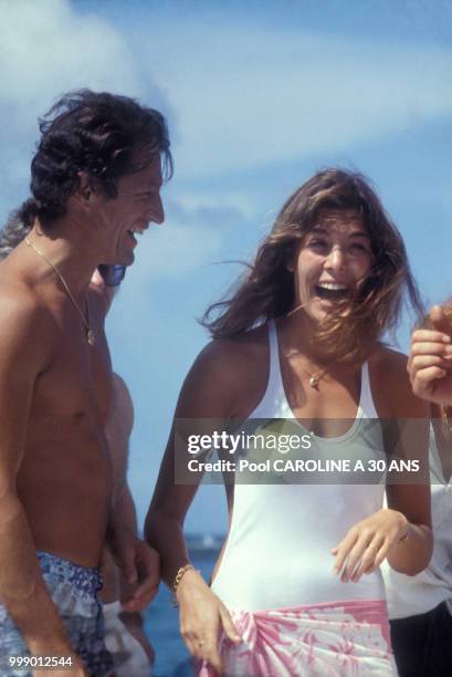 La princesse Caroline de Monaco et Philippe Junot font du bateau le 3 décembre 1978 à la Martinique.