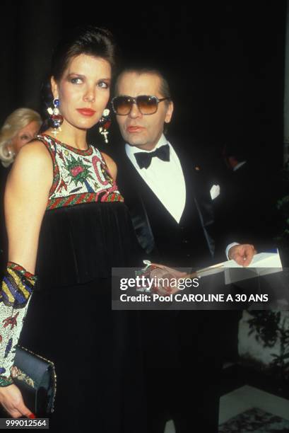 La princesse Caroline de Monaco et Karl Lagerfeld lors d'une soirée le 22 mars 1986 à Versailles, France.