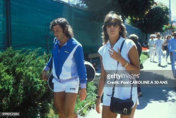 La princesse Caroline de Monaco et le joueur de tennis Guillermo Vilas le 6 juillet 1982 à Gstaad, Suisse.