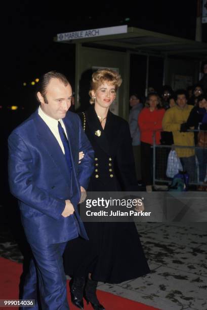 Phil Collins et sa femme Jill lors de la première du film 'White Mischief' le 30 janvier 1988, Royaume-Uni.
