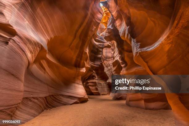 beautiful wall patterns of upper antelope canyon - upper antelope canyon stockfoto's en -beelden