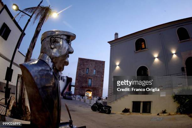 Sculpture of Sicilian writer Andrea Camilleri is seen in front Montalbano's house on June 04, 2018 in Punta Secca, Ragusa, Italy. Inspector Salvo...