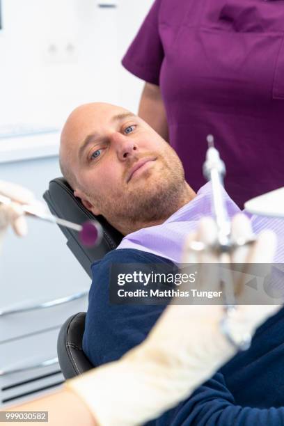 patient gets an injektion in a dentists surgery - tranquilizing stock pictures, royalty-free photos & images