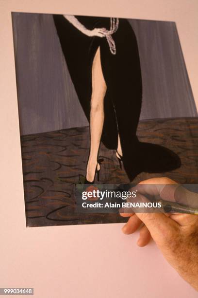 René Gruau, peintre et illustrateur, chez lui en janvier 1990 à Cannes, France.