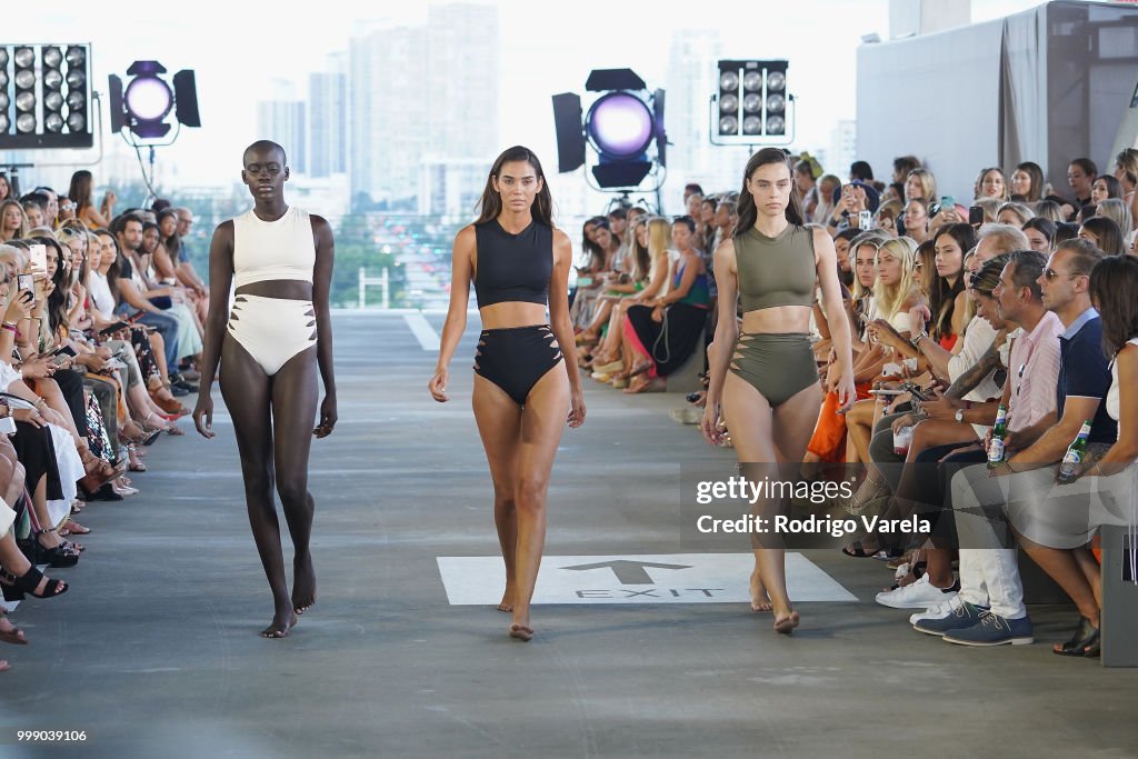 Acacia Resort 2019 - Runway - Paraiso Fashion Fair