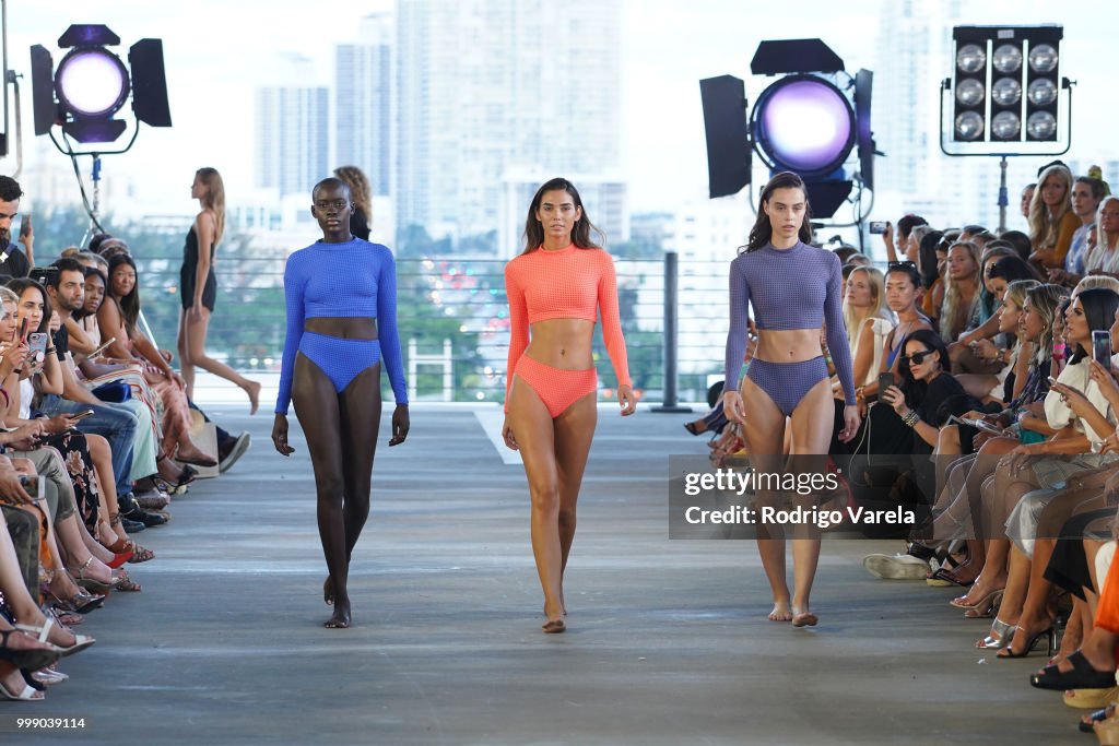 Acacia Resort 2019 - Runway - Paraiso Fashion Fair