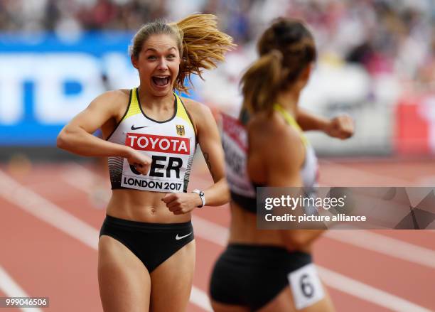 Dpatop - German athletes Gina Lückenkemper and Rebekka Haase celebrate after competing in the 4 x 400 metre relay race event at the IAAF World...