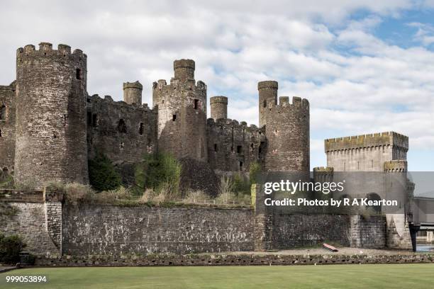 conwy castle, conwy, north wales - conway castle bridge stock pictures, royalty-free photos & images