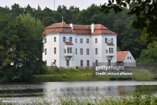 The Grunewald hunting château on the shores of the Grunewald lake in Berlin, Germany, 13 August 2017. Photo: Paul Zinken/dpa