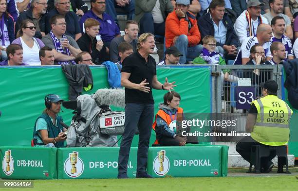 Hamburg's coach Markus Gisdol can be seen on the sidelines during the Cup first-round match between VfL Osnabrueck and Hamburger SV in the Stadium...