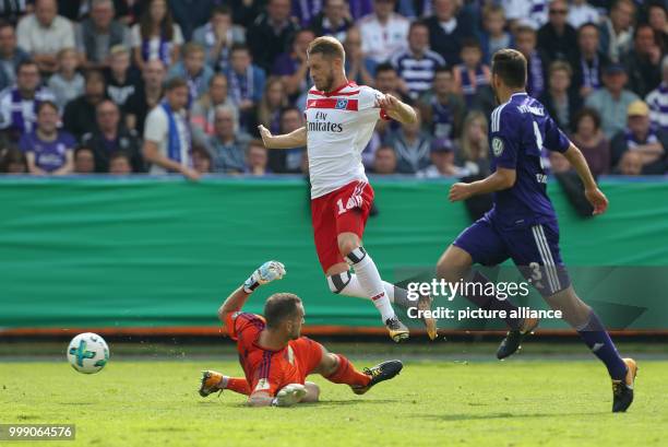 Osnabrueck's goalkeeper Marius Gersbeck and Hamburg's Aaron Hunt vie for the ball during the Cup first-round match between VfL Osnabrueck and...