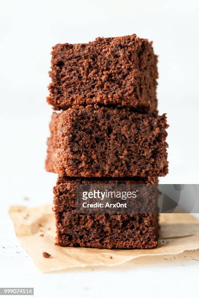 tasty chocolate brownies - fatia de bolo - fotografias e filmes do acervo