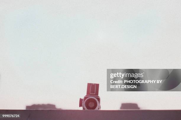 a vintage medium format camera - medium format stock pictures, royalty-free photos & images