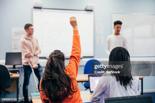 deelnemen aan engineering klasse - solstock stockfoto's en -beelden