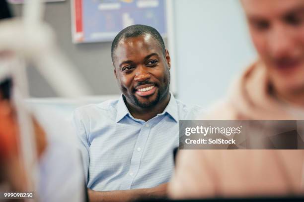 observeren van een engineering-klasse - solstock stockfoto's en -beelden