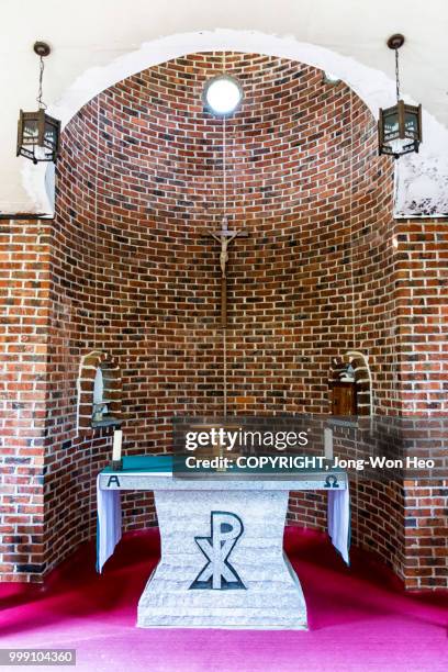 the altar in the small cute anglican church - jong won heo stock pictures, royalty-free photos & images