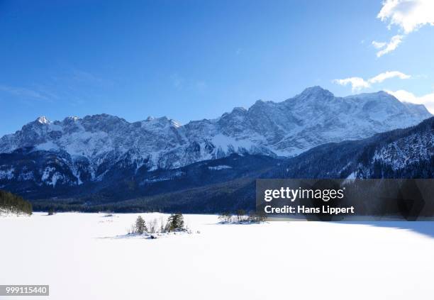 view of the zugspitze over the frozen eibsee lake, grainau, werdenfelser land, upper bavaria, bavaria, germany - werdenfelser land stock pictures, royalty-free photos & images