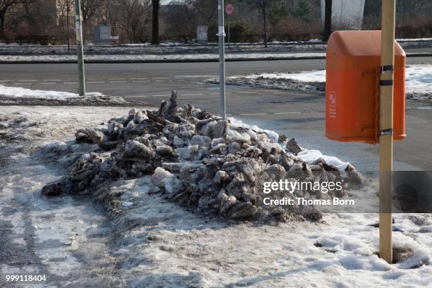 old dirty snow in the streets of a city, german saying, schnee von gestern, meaning yesterday's news, berlin, germany - schnee stock pictures, royalty-free photos & images