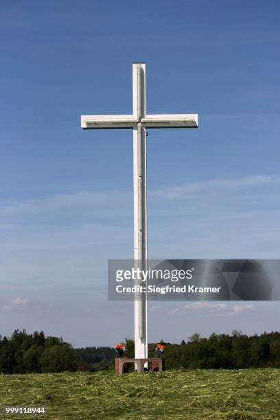 cross, site for a prayer, ravensburg district, upper swabia, baden-wuerttemberg, germany - ravensburg stock pictures, royalty-free photos & images