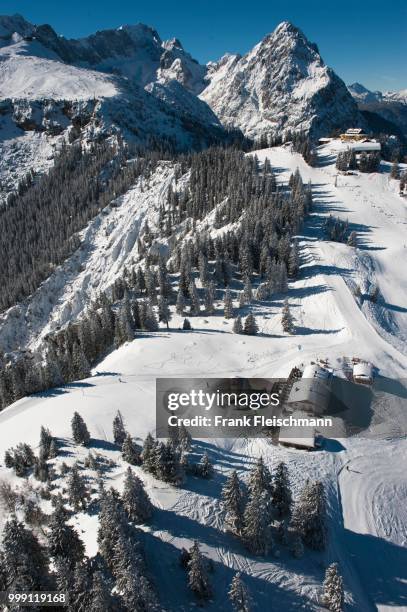 aerial view, ski resort, kreuzeck, garmisch-partenkirchen, waxenstein, wetterstein range, bavaria, germany - waxenstein fotografías e imágenes de stock