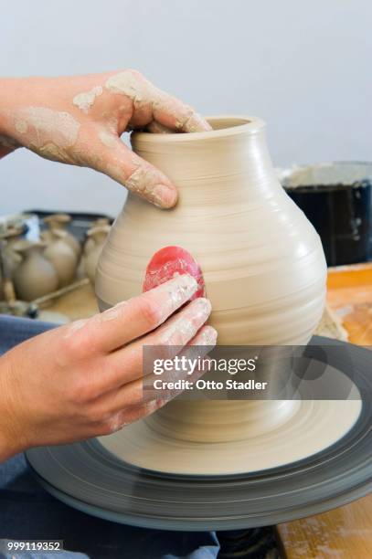ceramic artist working in her workshop with a potter's wheel, turning a vase, geisenhausen, bavaria, germany - bricolage stockfoto's en -beelden