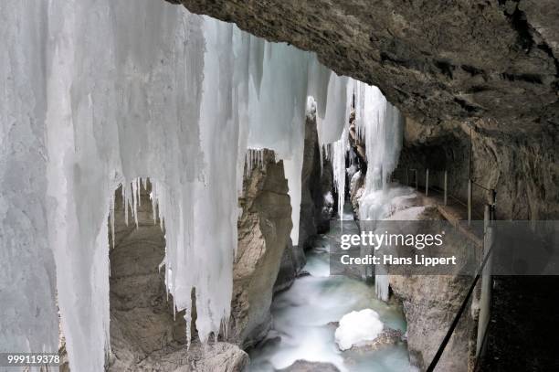 partnachklamm gorge at garmisch-partenkirchen, werdenfelser land region, upper bavaria, bavaria, germany - werdenfelser land stock pictures, royalty-free photos & images