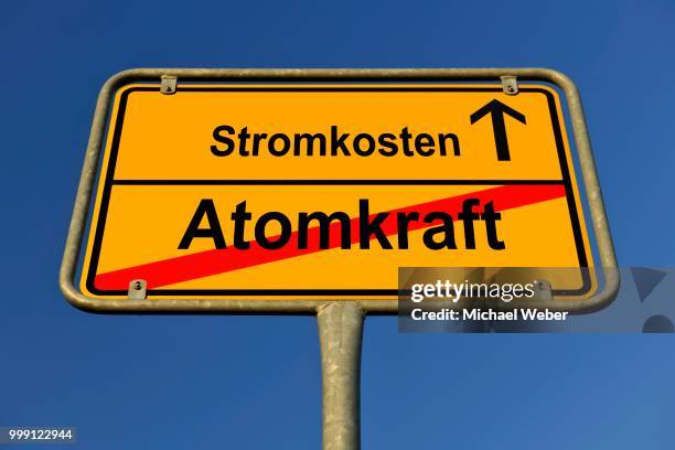 city limit sign, symbolic image in german for phasing out nuclear power stations and rising energy costs, electricity prices - growing signs of resictence and protest are found in liberal neighborhood in northwest philadelpha pa stockfoto's en -beelden