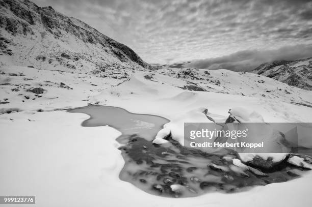 winter in summer - july 2011, looking towards innergschloess, schlatenkees glacier, nationalpark hohe tauern national park, east tirol, austria - koppel stock pictures, royalty-free photos & images
